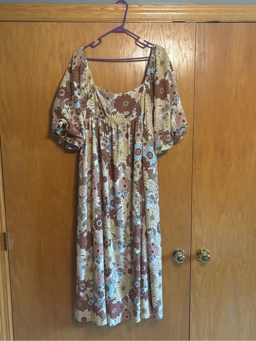 Floral Scoop-Neck Babydoll Maxi Dress in Brown and Cream